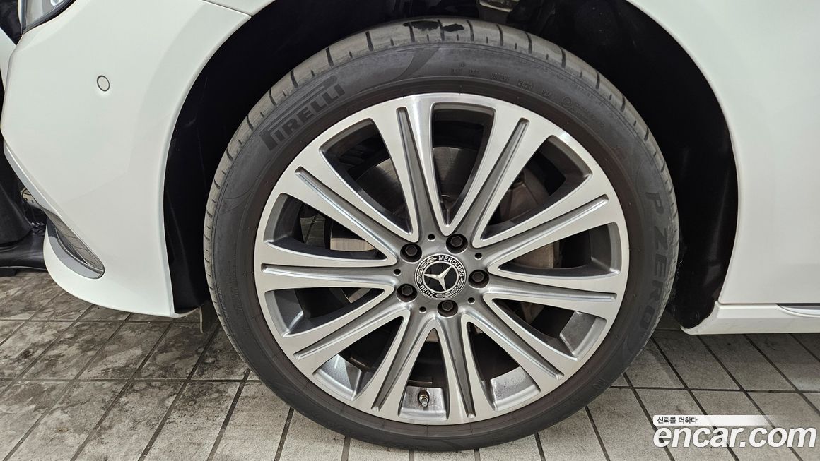 Mercedes-Benz E-Class 2023