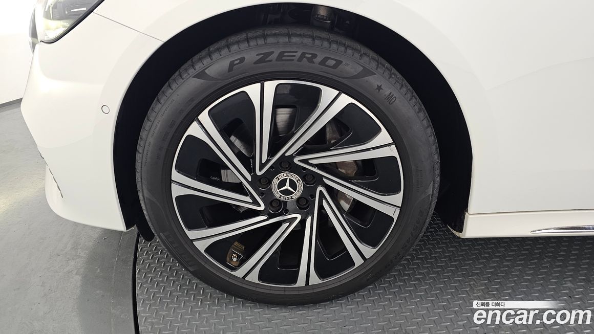 Mercedes-Benz E-Class 2024