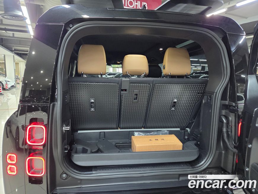 Land Rover Defender 2025