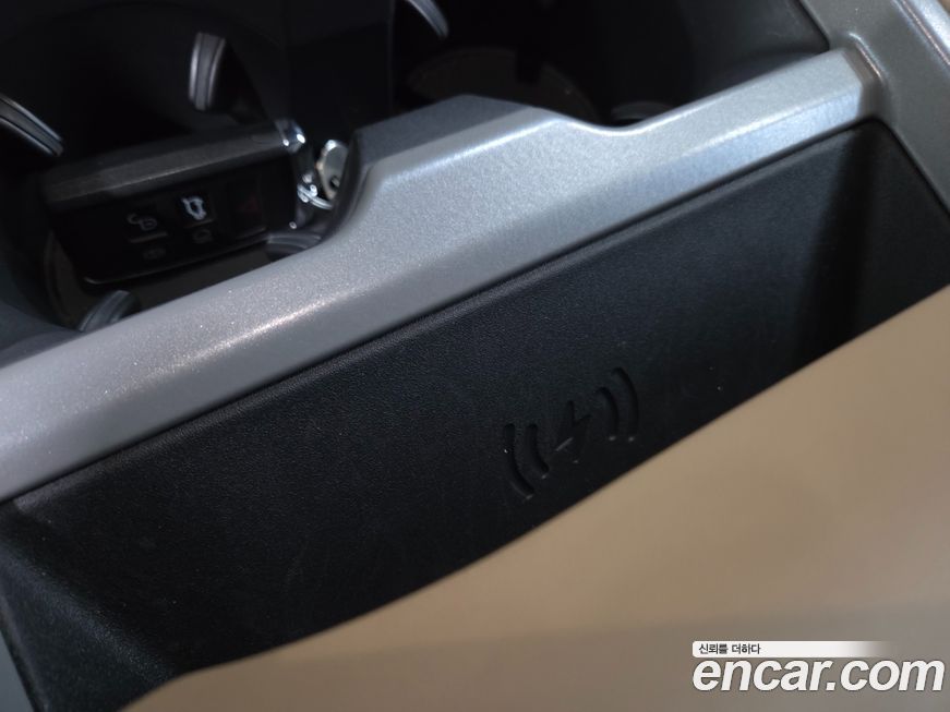 Land Rover Defender 2025