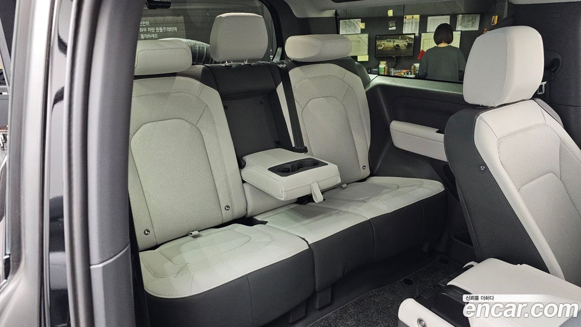 Land Rover Defender 2025