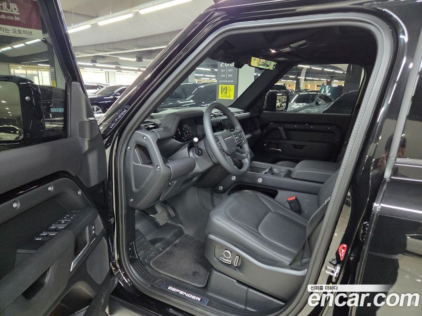 Land Rover Defender 2025
