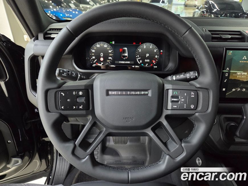 Land Rover Defender 2025