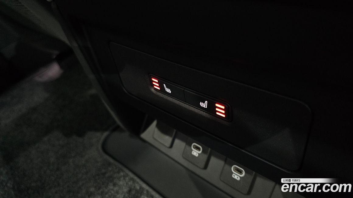 Land Rover Defender 2025