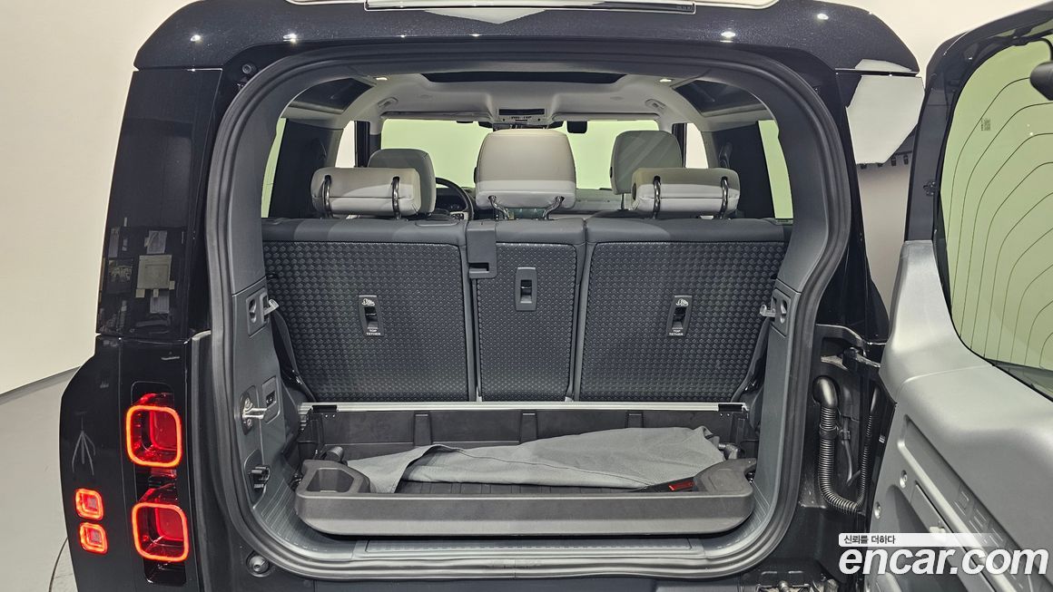 Land Rover Defender 2025