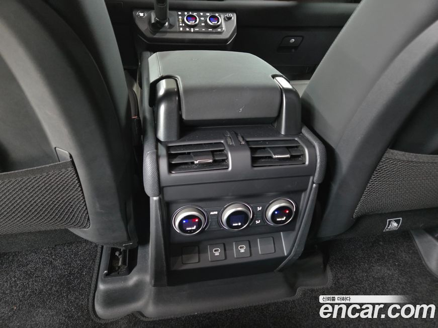 Land Rover Defender 2025