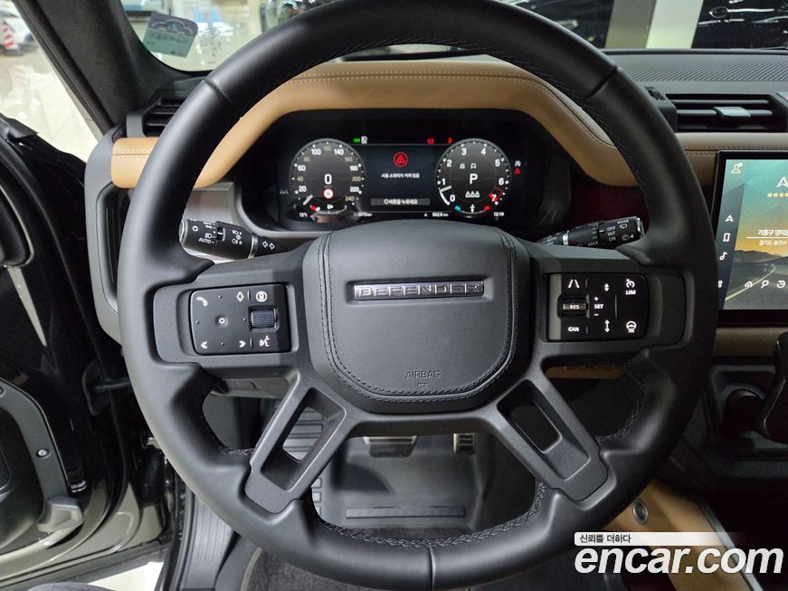 Land Rover Defender 2025