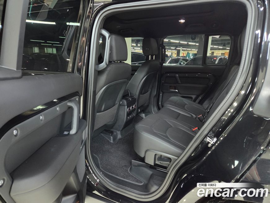 Land Rover Defender 2025