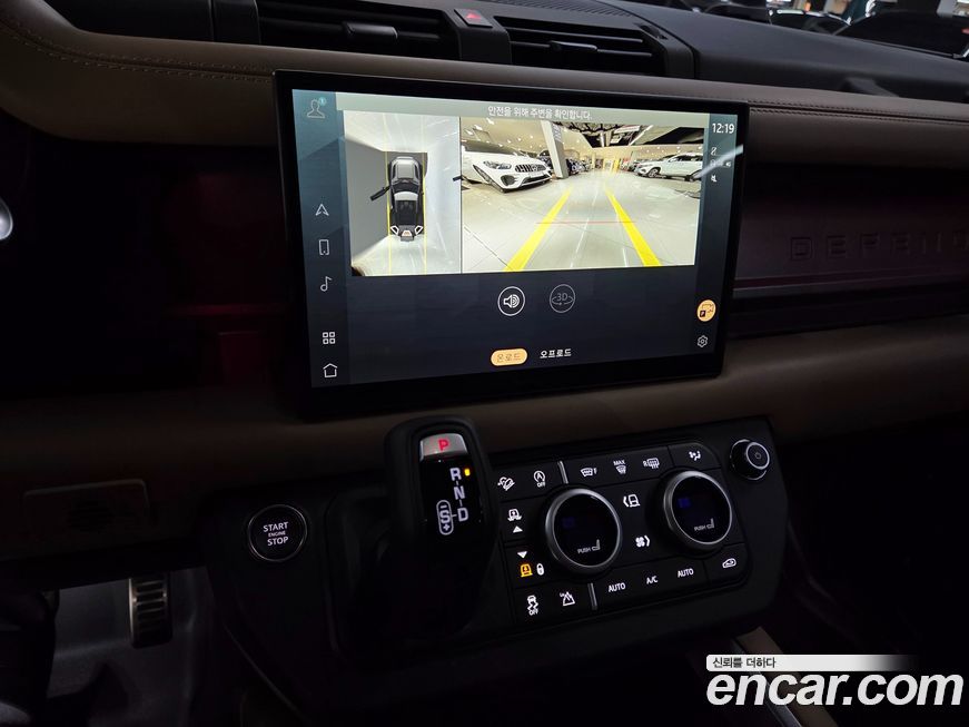 Land Rover Defender 2025