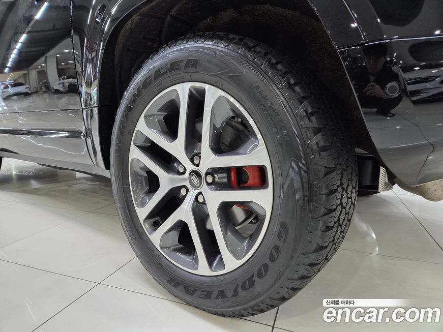 Land Rover Defender 2025