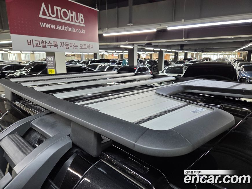 Land Rover Defender 2025