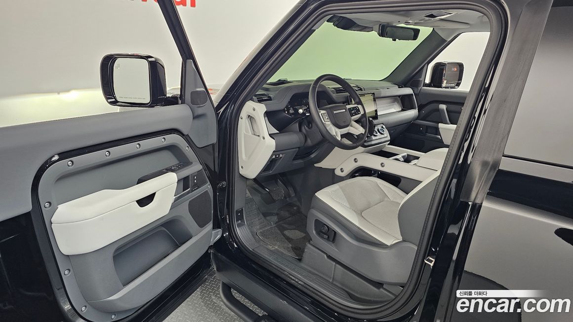 Land Rover Defender 2025