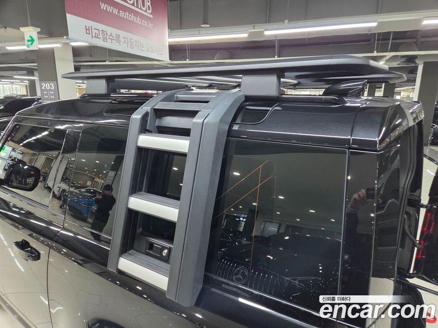 Land Rover Defender 2025