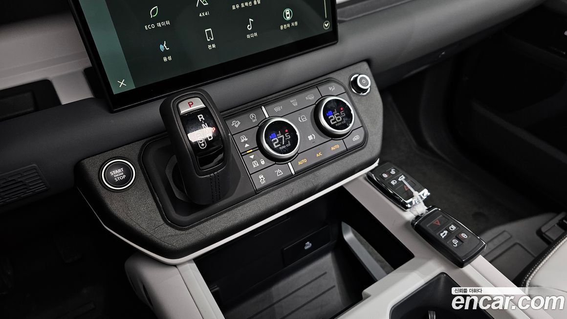 Land Rover Defender 2025