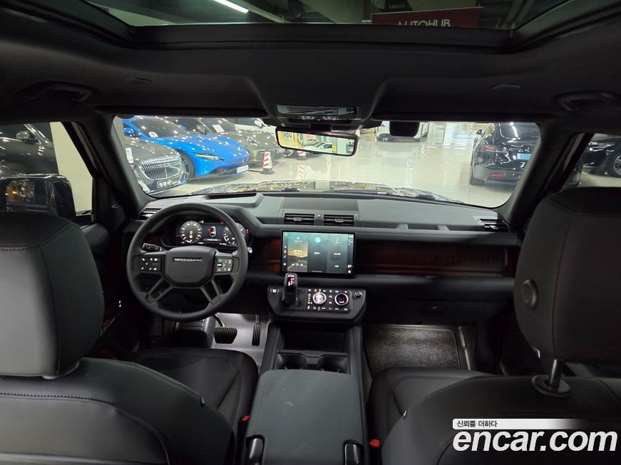 Land Rover Defender 2025