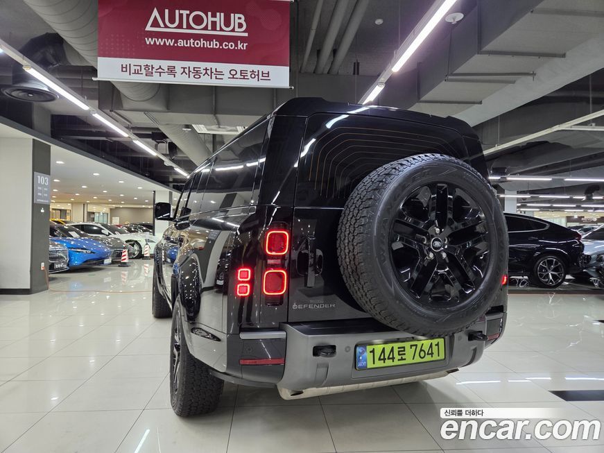Land Rover Defender 2025