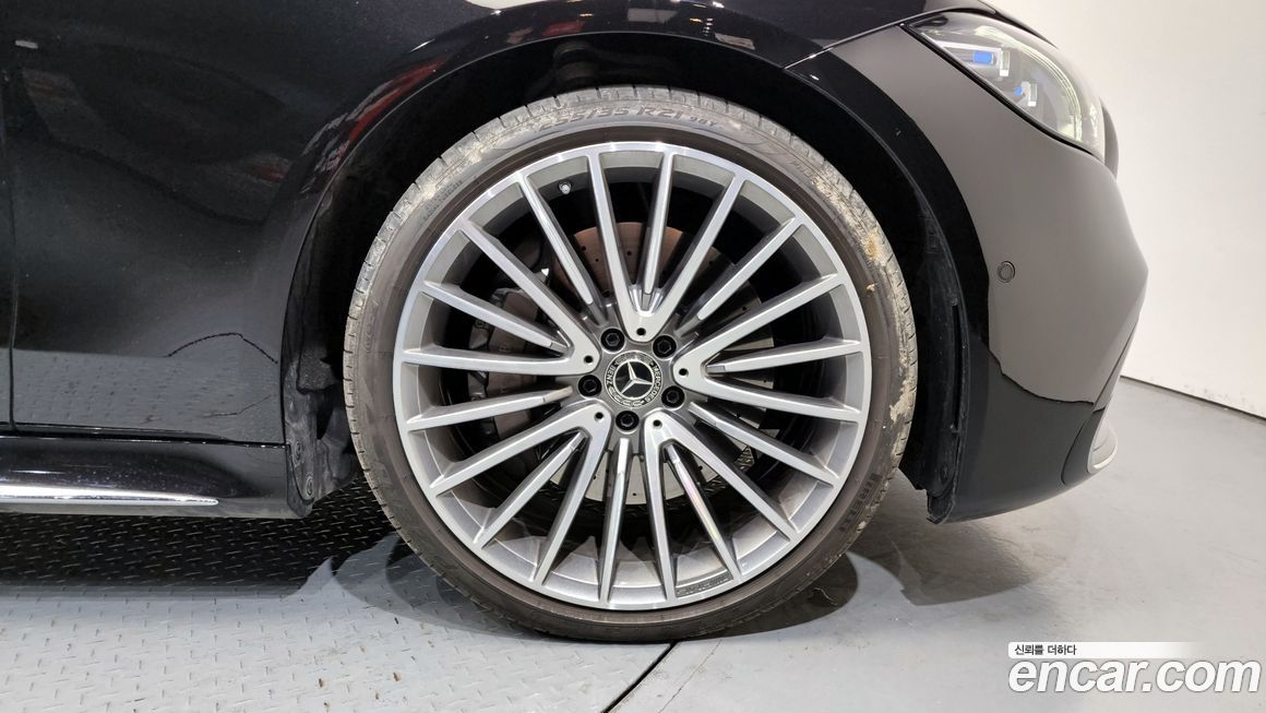 Mercedes-Benz S-Class 2025