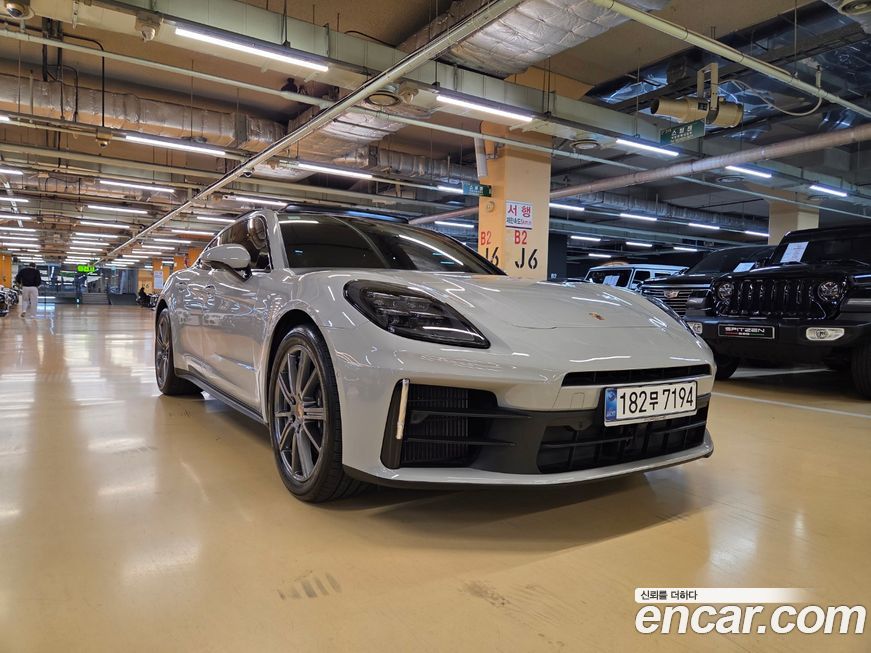 Porsche Panamera 2025