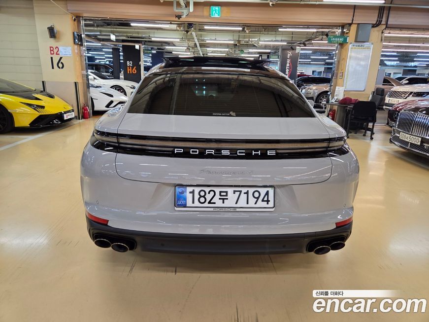 Porsche Panamera 2025