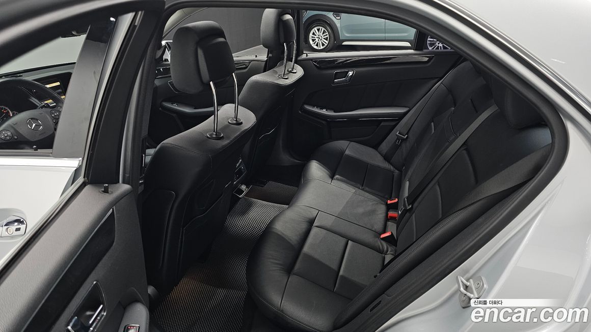 Mercedes-Benz E-Class 2010