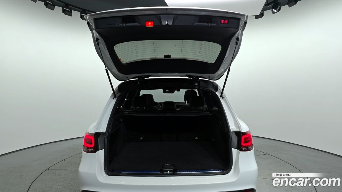 Mercedes-Benz GLC-Class 2021