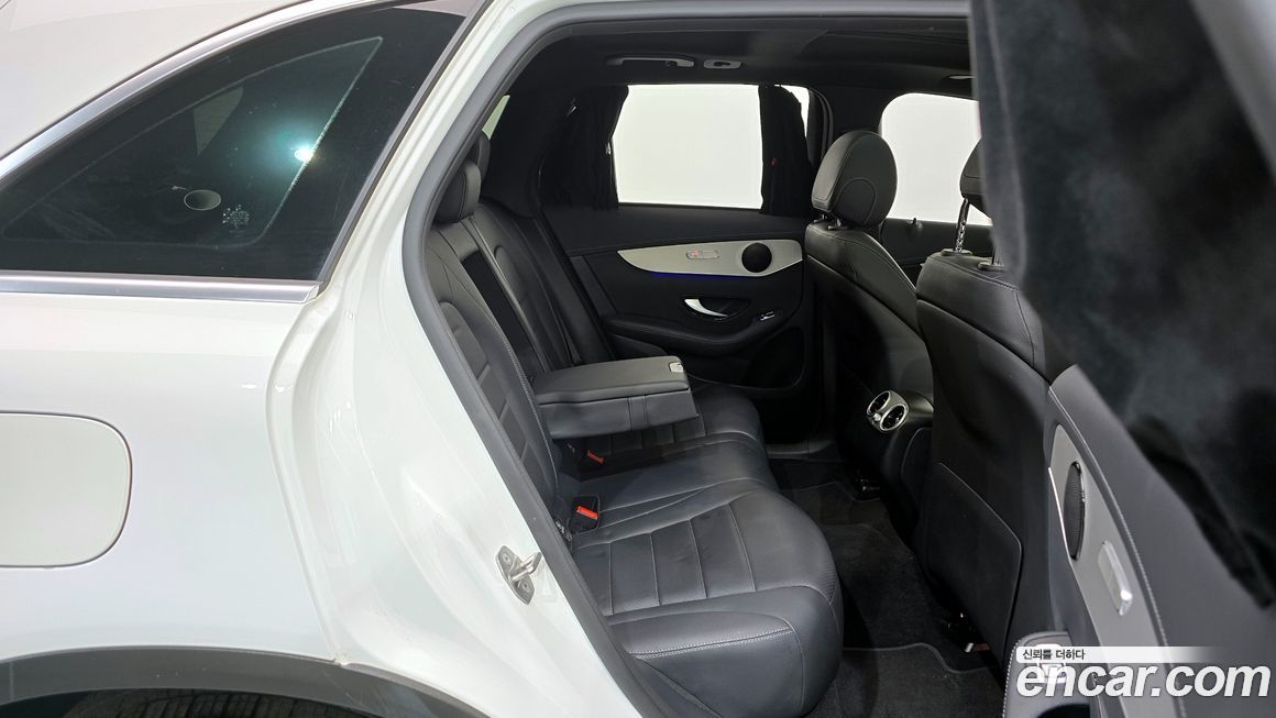 Mercedes-Benz GLC-Class 2021