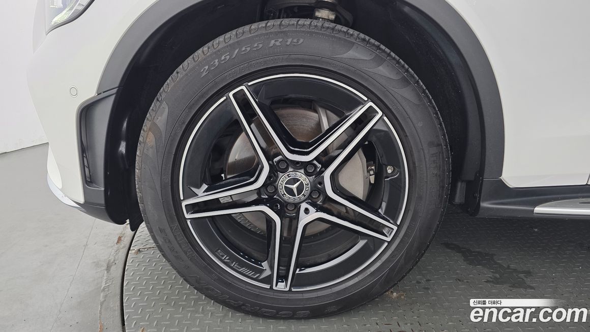 Mercedes-Benz GLC-Class 2023