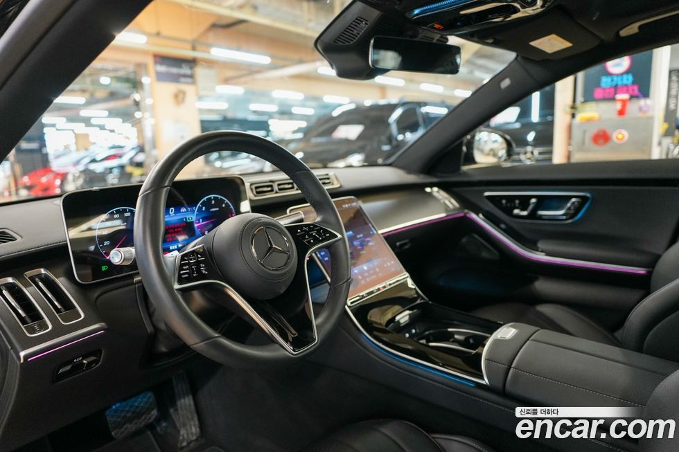 Mercedes-Benz S-Class 2025