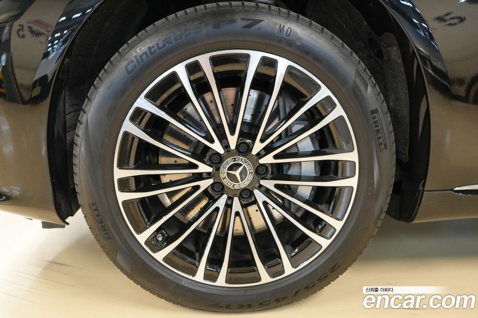 Mercedes-Benz S-Class 2025