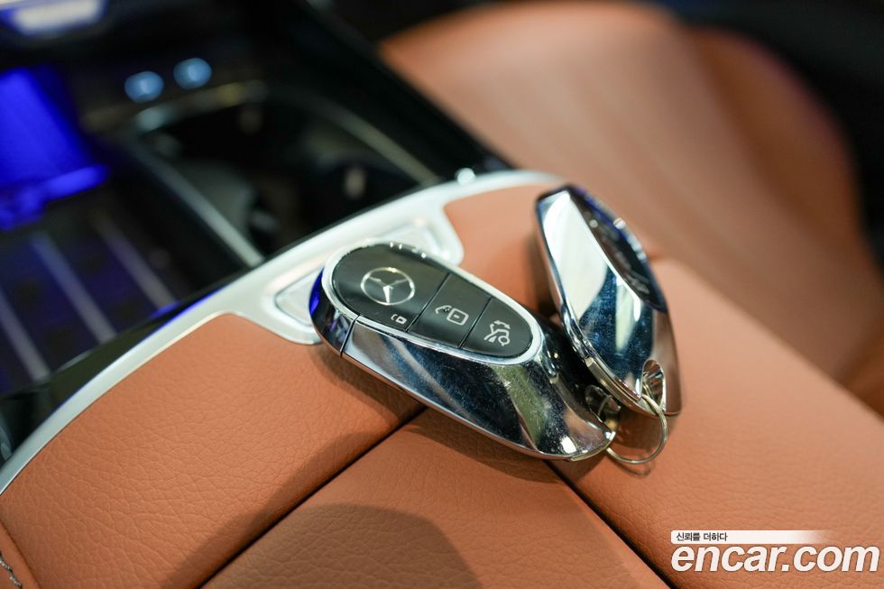 Mercedes-Benz S-Class 2025