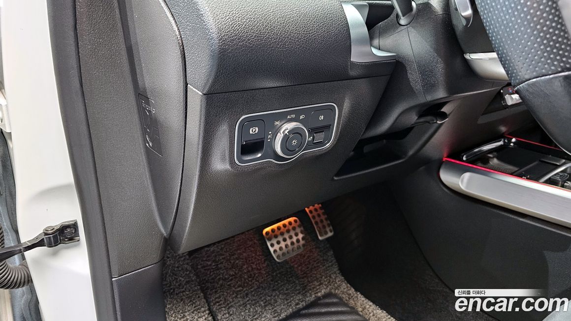 Mercedes-Benz GLB-Class 2021