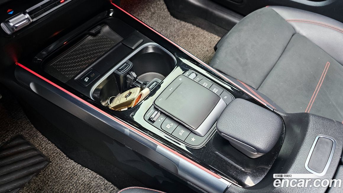 Mercedes-Benz GLB-Class 2021