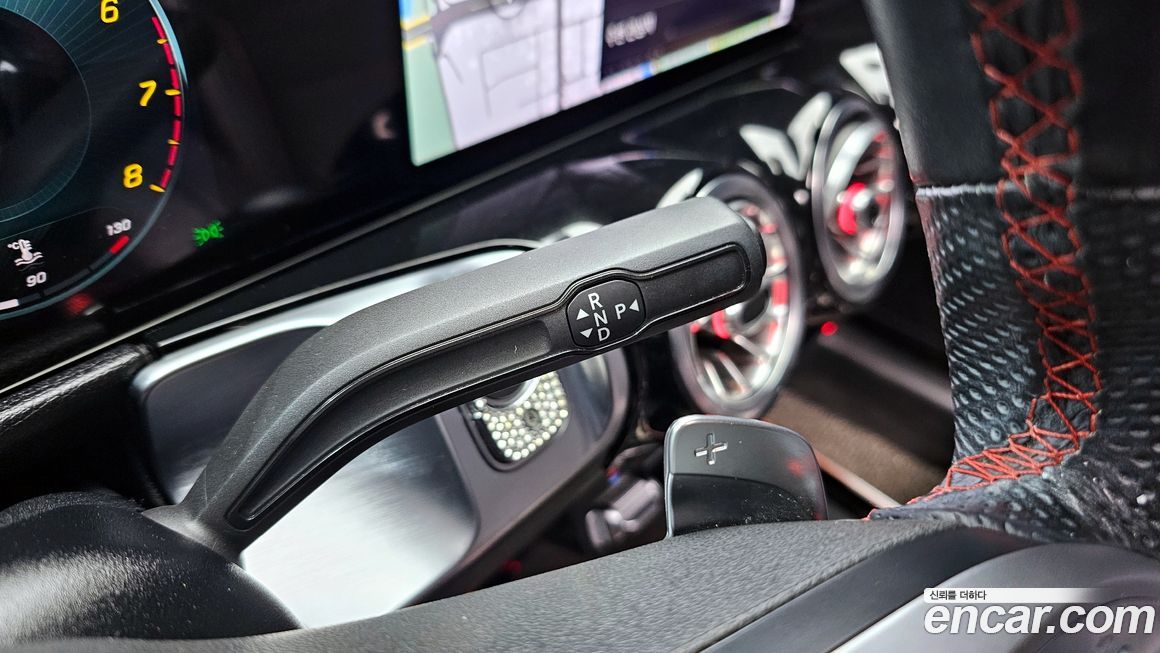 Mercedes-Benz GLB-Class 2021