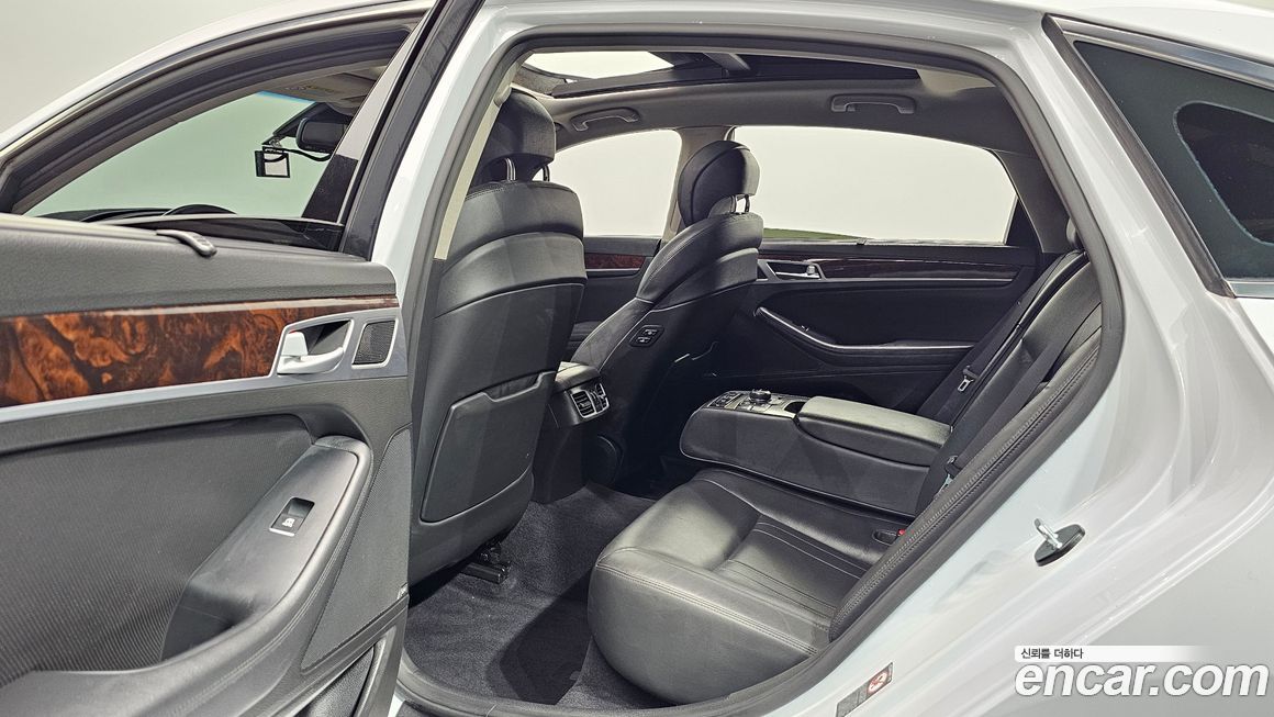 Hyundai Genesis 2016