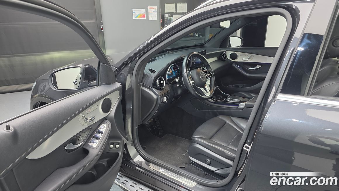 Mercedes-Benz GLC-Class 2021