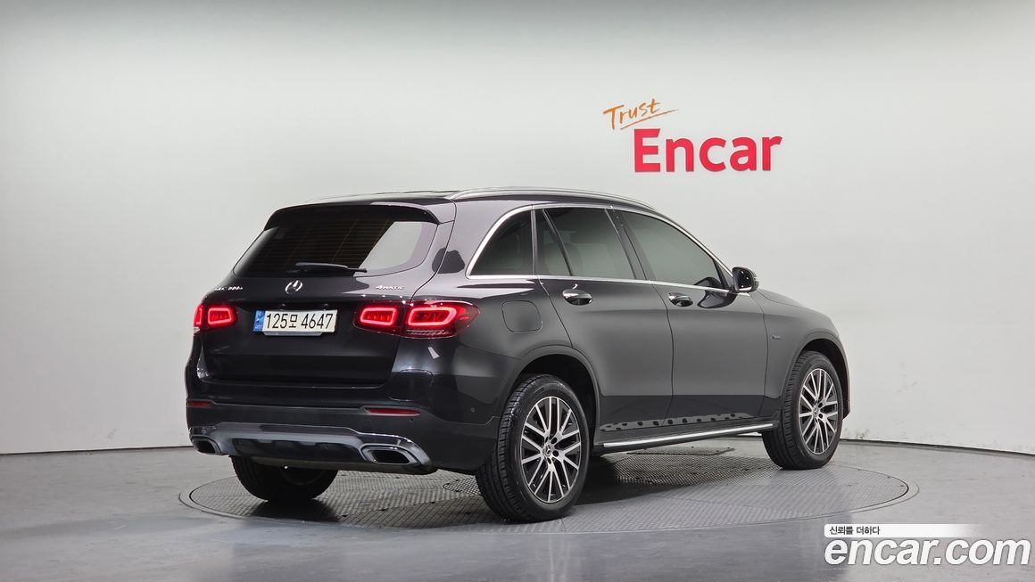 Mercedes-Benz GLC-Class 2021