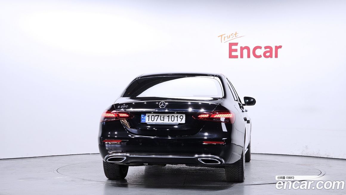 Mercedes-Benz E-Class 2021