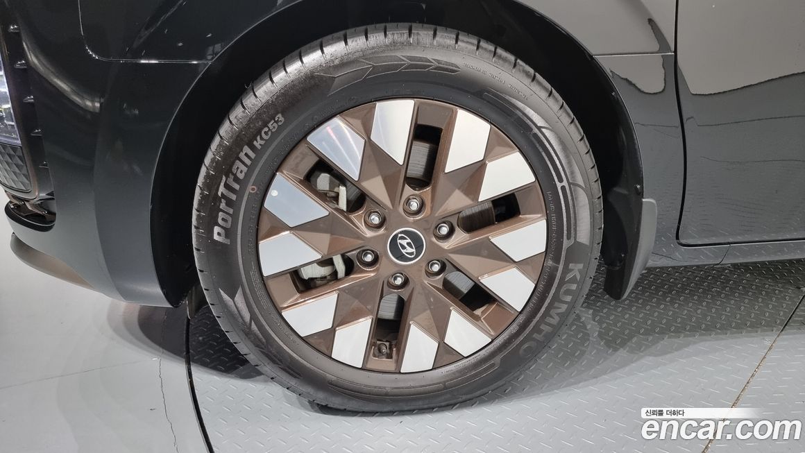 Hyundai Staria 2024