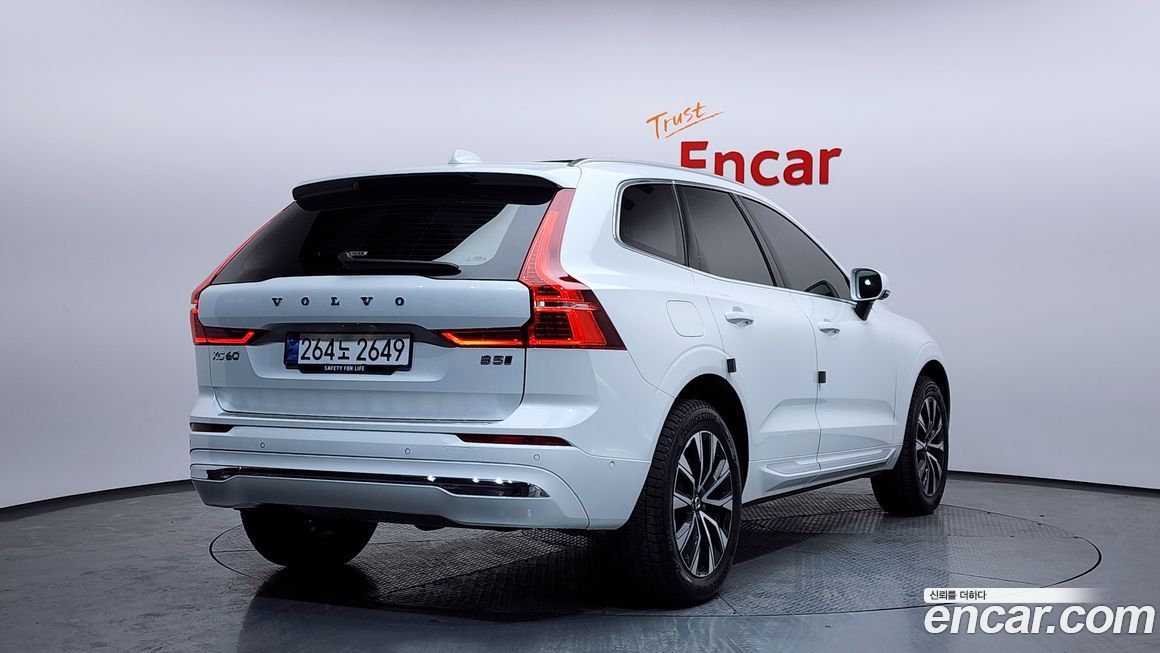 Volvo XC60 2025