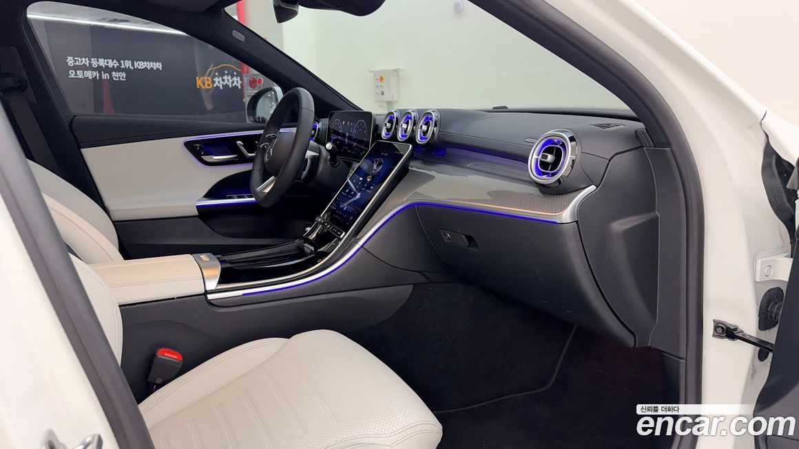 Mercedes-Benz C-Class 2025