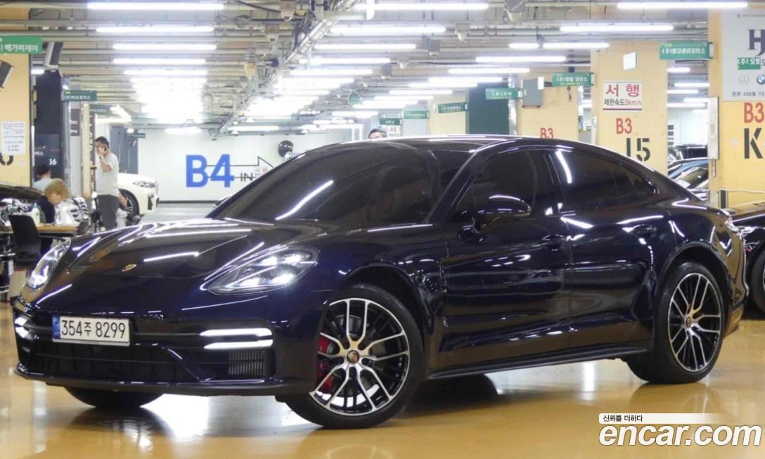 Porsche Panamera 2021