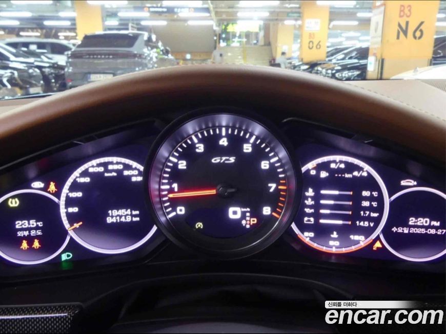 Porsche Panamera 2021