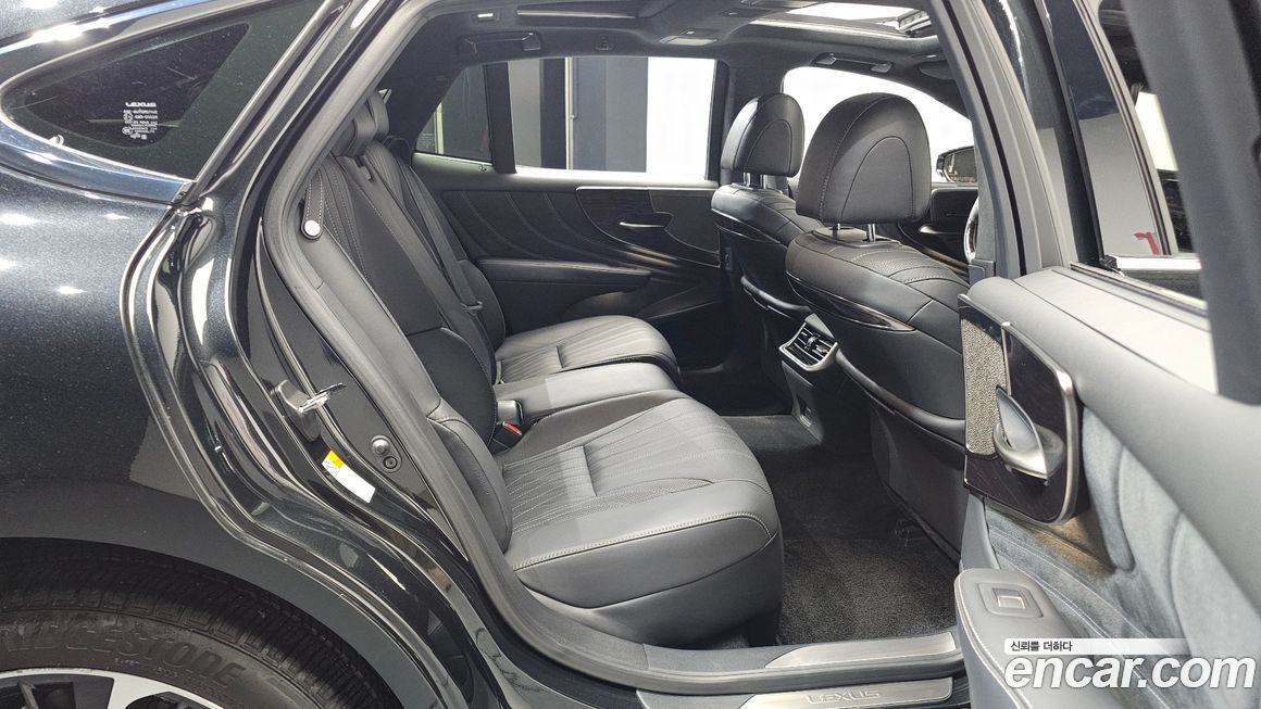 Lexus LS 2023