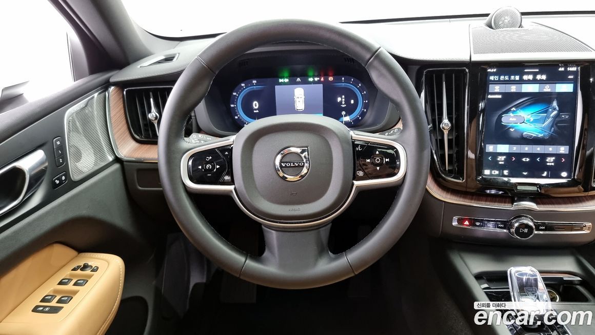 Volvo XC60 2025