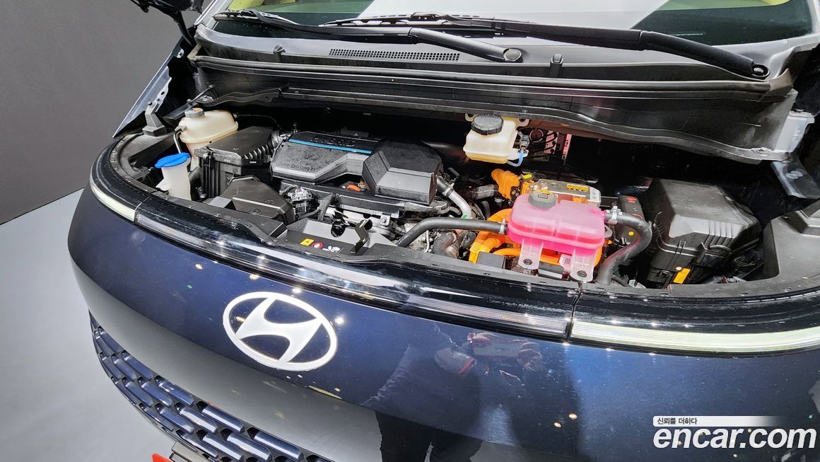 Hyundai Staria 2025