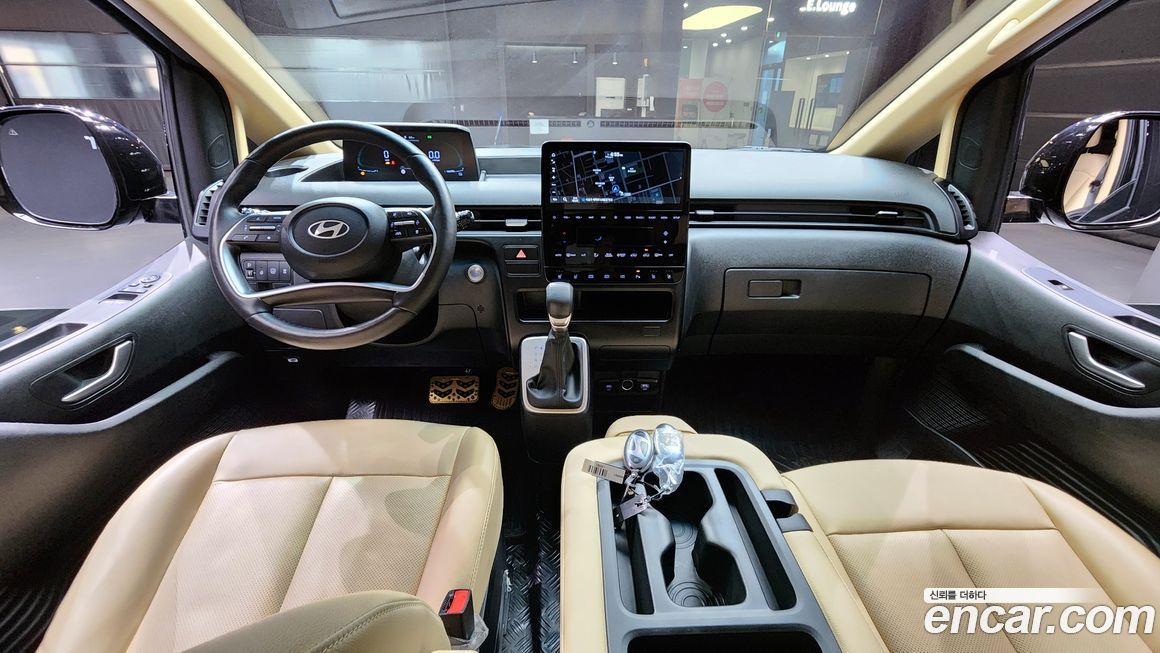 Hyundai Staria 2025
