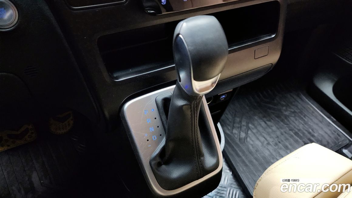 Hyundai Staria 2025