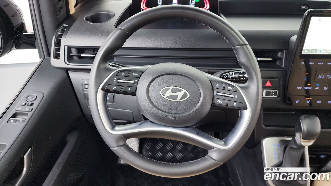 Hyundai Staria 2025