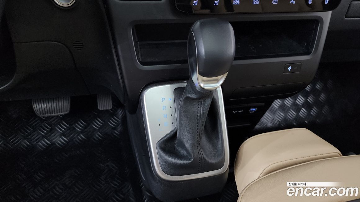 Hyundai Staria 2025