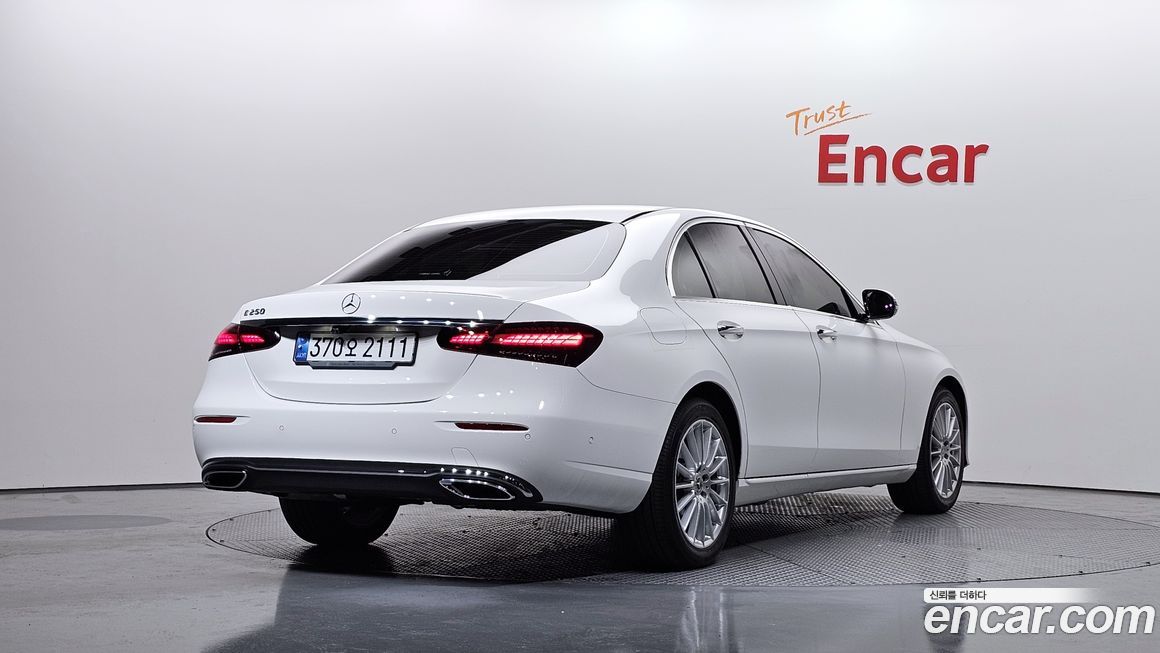 Mercedes-Benz E-Class 2021